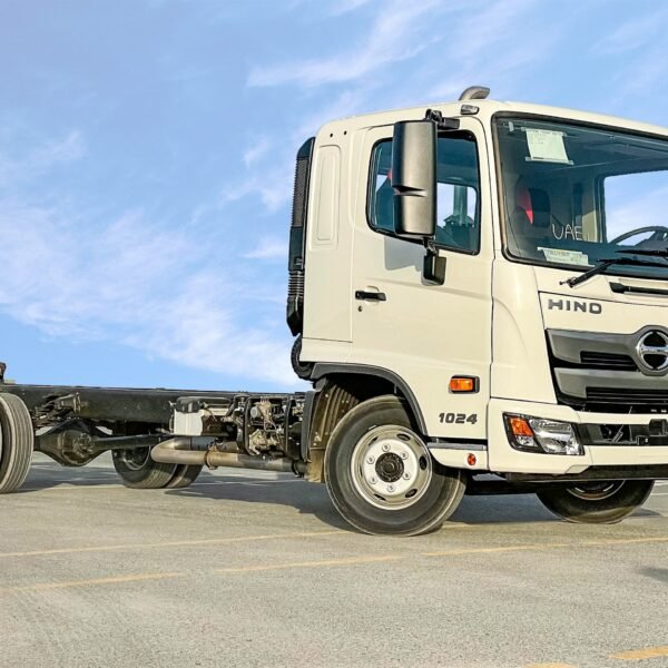 HINO-FD1024-7.6L-4X2-TRUCK-2021-full-view-scaled